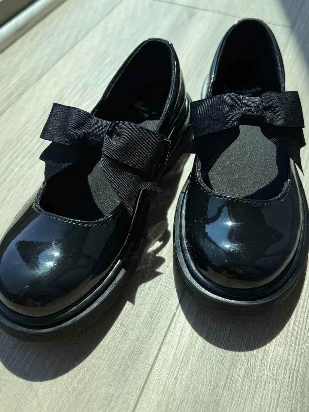 Dr. Martens Maccy II Patent Leather Mary Jane – Big Kids US 2